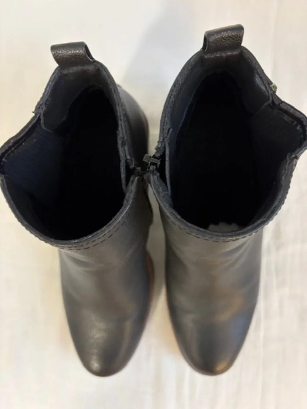 Naturalizer Madalynn Gore Block Heel Bootie in Black Women's Size 6.5M